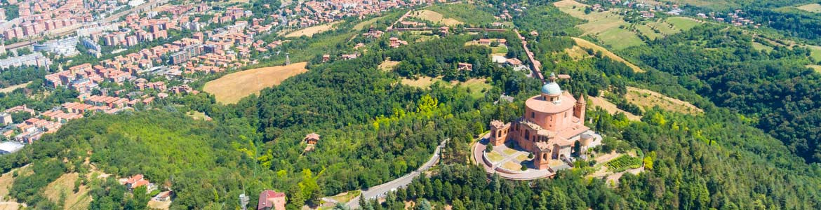 Luftaufnahme der Wallfahrtskirche Signora die San Luca