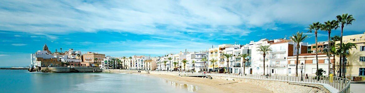 Strände in Sitges, Barcelona Vermietung von Fahrzeuge mit 7 Sitzen