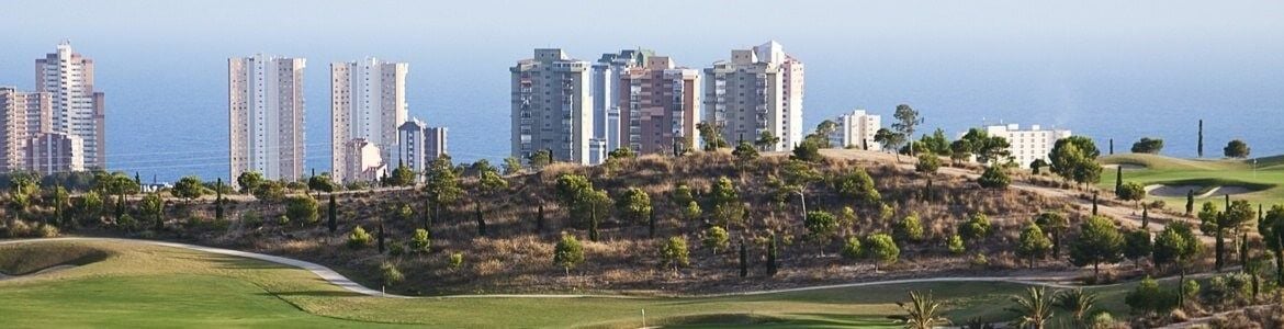 campo de golf, rascacielos y playa de poniente de benidorm