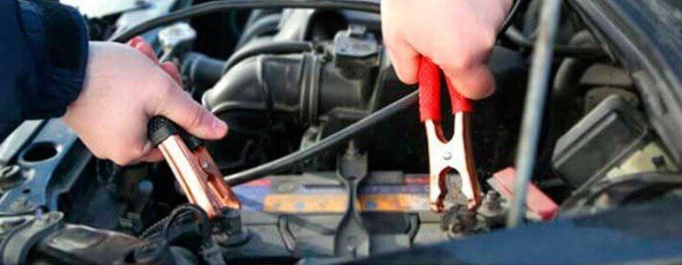 cargar batería coche