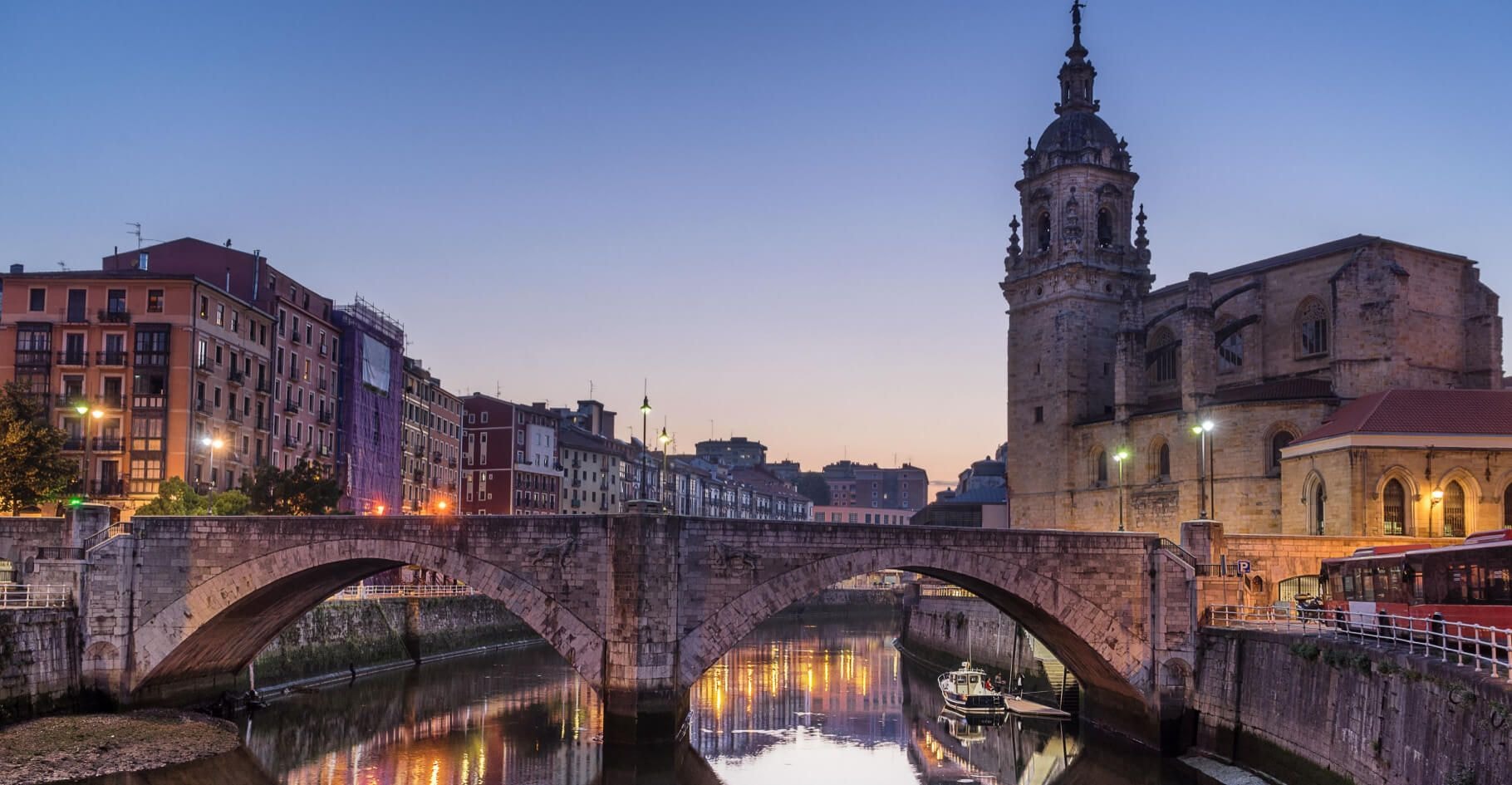 Leiebil ved Bilbao Abando Togstasjon Indalecio Prieto